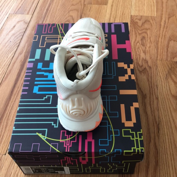 Kyrie 6 n7 - Picture 4 of 6